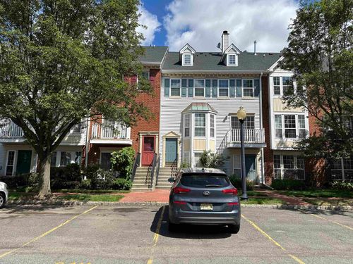 27 Cottonwood St, Jersey City, NJ, 07305-4831 | Card Image