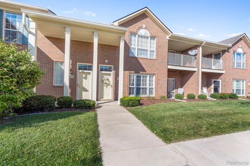 486 Mulberry St, Wyandotte, MI, 48192-4352 | Card Image