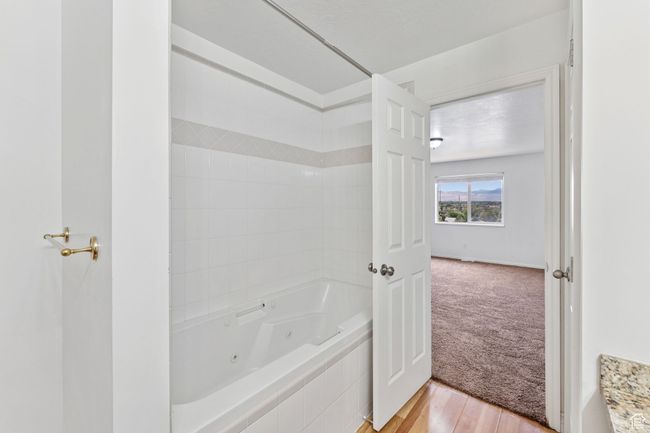Primary bathroom suite | Image 19