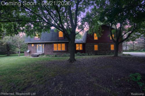 9065 E Richfield Rd, Davison, MI, 48423-8413 | Card Image
