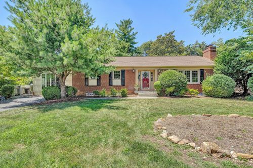423 Highfield Rd, Salem, VA, 24153-3263 | Card Image