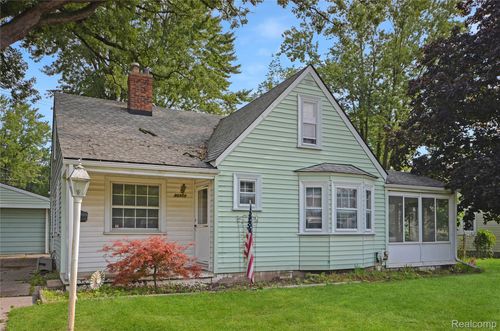20711 Gaukler St, Saint Clair Shores, MI, 48080-3777 | Card Image