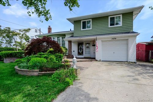 3291 Wolfson Dr, Baldwin, NY, 11510-4945 | Card Image