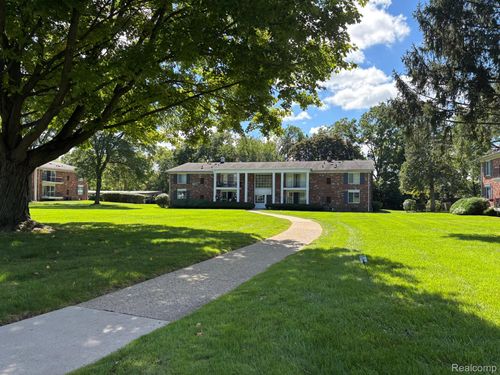 2-448 Fox Hills Dr S, Bloomfield Hills, MI, 48304-1352 | Card Image