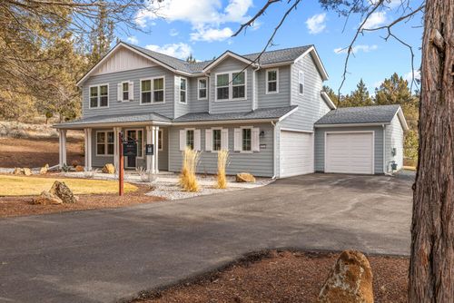 5722 Engleman Spruce Way, Klamath Falls, OR, 97601-8707 | Card Image