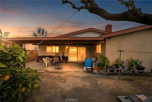 7777 Greenbush Ave, Panorama City, CA, 91402-6444 | Card Image