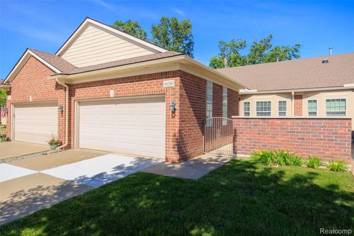 49290 Wayburn Dr, Macomb, MI, 48042-4853 | Card Image