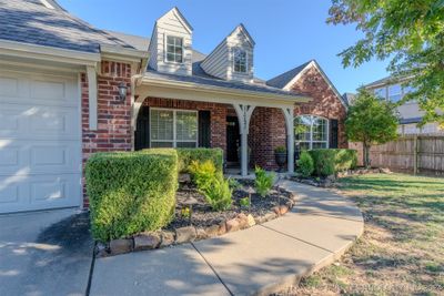 11721 S Willow Street, House other with 4 bedrooms, 2 bathrooms and null parking in Jenks OK | Image 2