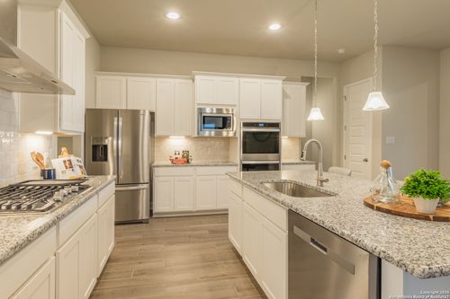 108 Rosanna Rdg, Universal City, TX, 78148-0207 | Card Image