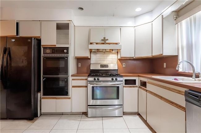 27 Bascom Pl, Home with 6 bedrooms, 3 bathrooms and null parking in Staten Island NY | Image 14