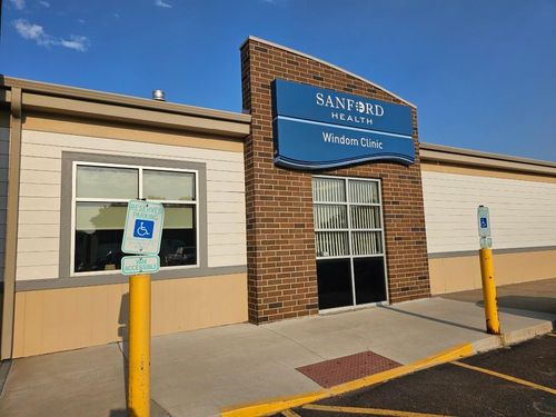 591 2nd Ave N, Windom, MN, 56101-1927 | Card Image