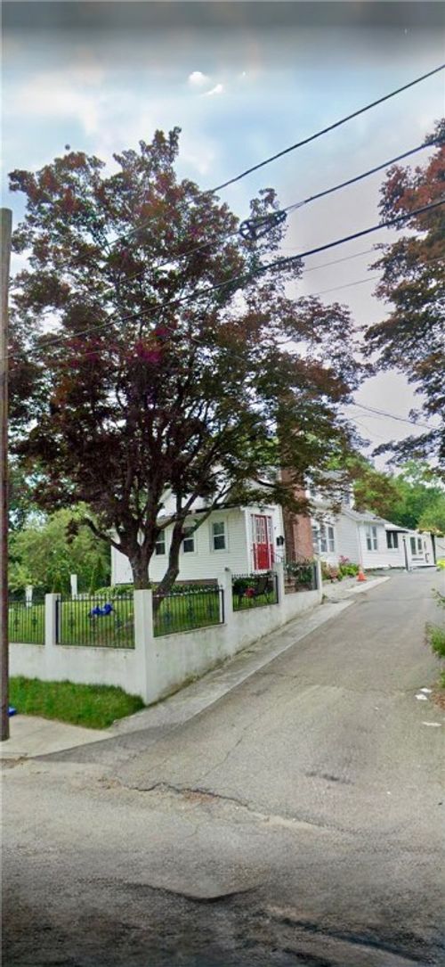 1 Hodsell St, Cranston, RI, 02910-4705 | Card Image