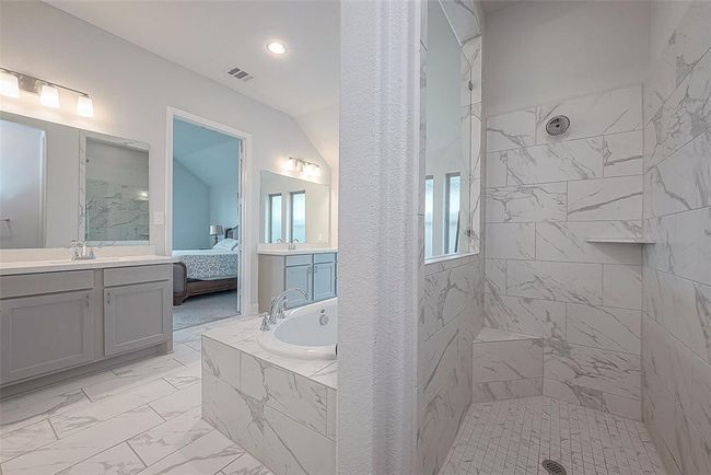 29042 Hauter Way, House other with 4 bedrooms, 4 bathrooms and 3 parking in Fulshear TX | Image 6