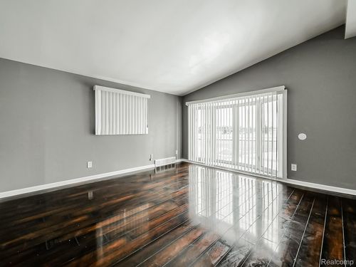 1283 Featherstone Rd, Pontiac, MI, 48342-1939 | Card Image