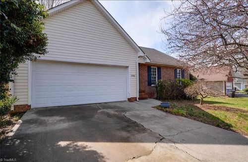 3940 Glenn Knoll Ln, Winston-Salem, NC, 27107-3773 | Card Image