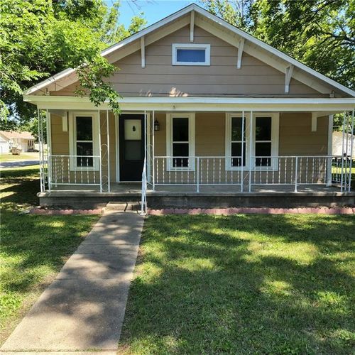 301 E 6th Ave, Caney, KS, 67333-2113 | Card Image
