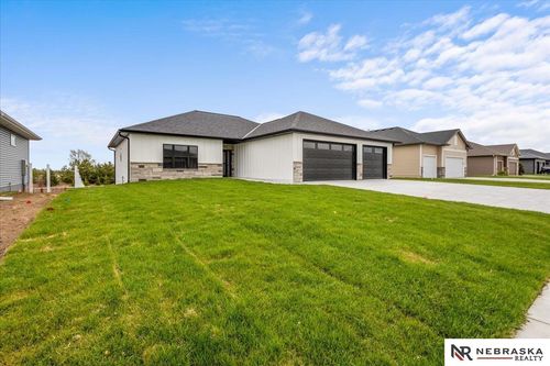 5826 Opus Dr, Lincoln, NE, 68526-9350 | Card Image
