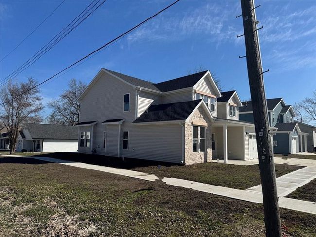 305 N Prairie St, House other with 4 bedrooms, 3 bathrooms and null parking in Hamilton MO | Image 4