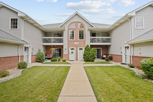 1296 Village Centre Dr, Kenosha, WI, 53144-7265 | Card Image