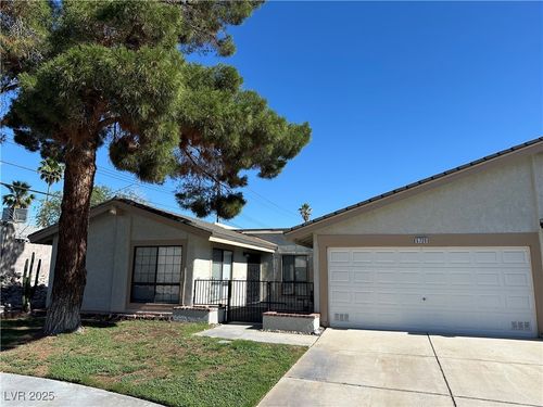 5720 Goldmount Ave, Las Vegas, NV, 89107-1523 | Card Image