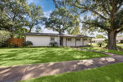 8621 Bob White Dr, Houston, TX, 77074-7417 | Card Image
