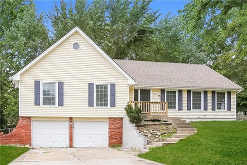 9952 Charlotte St, Kansas City, MO, 64155-2060 | Card Image