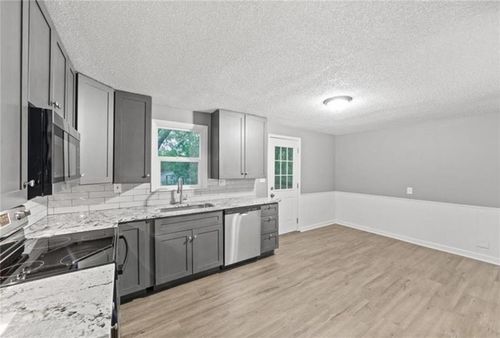 5800 N Antioch Rd, Kansas City, MO, 64119-2021 | Card Image