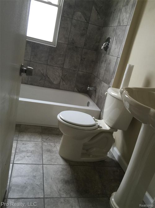 1044 Cloverlawn Blvd, Lincoln Park, MI, 48146-4216 | Card Image