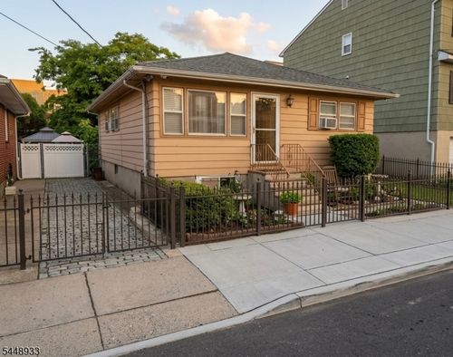 10 Emerson Ave, Jersey City, NJ, 07306-6506 | Card Image