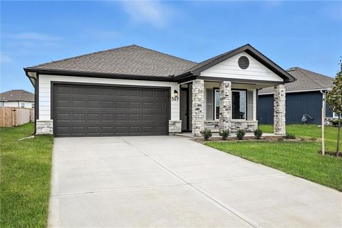 843 N Pear St, Gardner, KS, 66030-2262 | Card Image