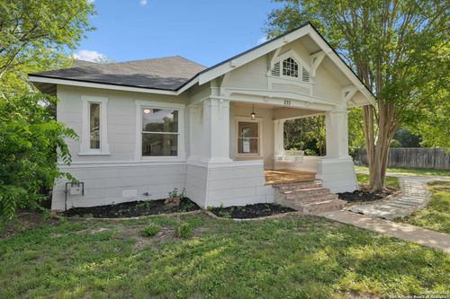 233 May St, Castroville, TX, 78009-5018 | Card Image