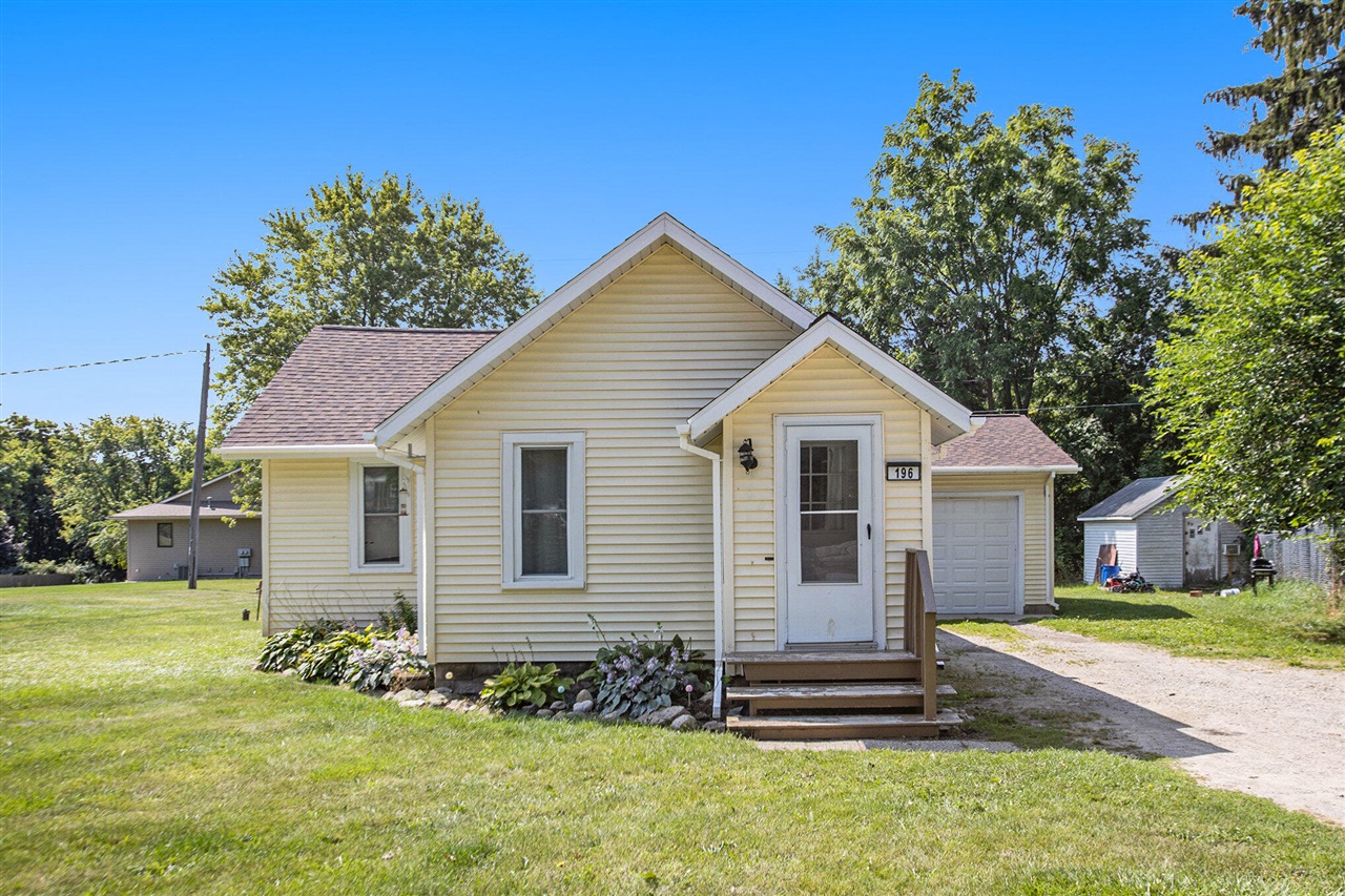 Exchange St, Grant, MI 49327