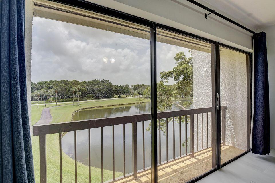 Bridgewood Dr, Boca Raton, FL 33434