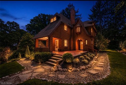 748 Evergreen Dr, Akron, OH, 44303-1526 | Card Image