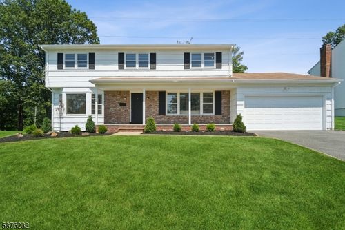 70 Warren Rd, West Orange, NJ, 07052-1636 | Card Image