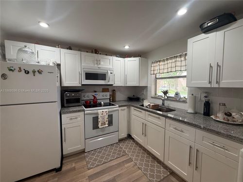 apt-101-9581 Sunrise Lakes Blvd, Sunrise, FL, 33322-6146 | Card Image