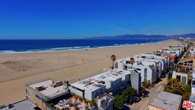 APT-201 - 5205 Ocean Front Walk, Condo with 2 bedrooms, 3 bathrooms and 2 parking in Marina del Rey CA | Image 46