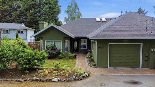 1056 Holly Park Rd, Central Saanich, BC, V8M2H1 | Card Image