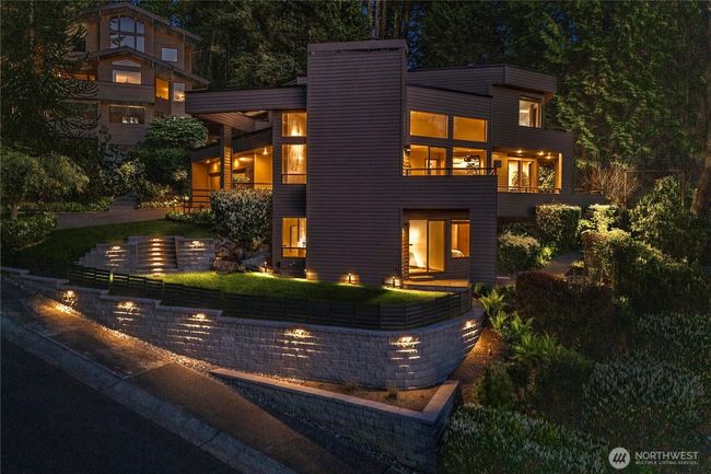 13707 Se 51 St Pl, House other with 4 bedrooms, 4 bathrooms and 2 parking in Bellevue WA | Image 32