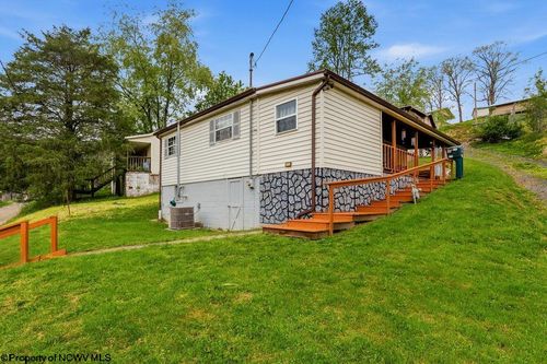 115 Virginia St, Gassaway, WV, 26624-1317 | Card Image
