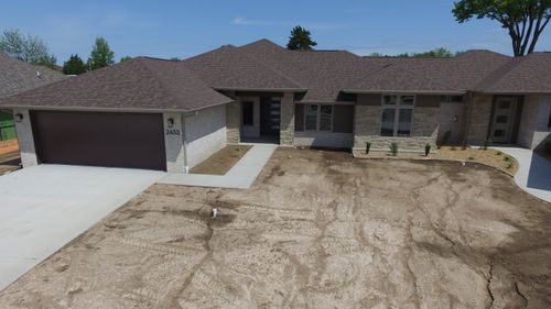 2433 E Swallow St, Springfield, MO, 65804-6872 | Card Image