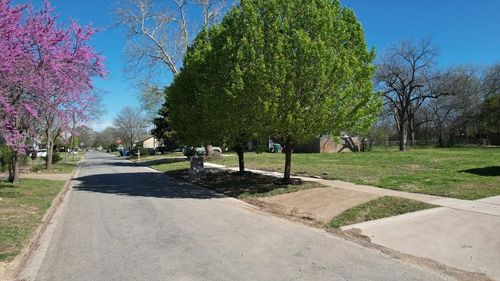 615 S Maxey St, Sherman, TX, 75090-6933 | Card Image