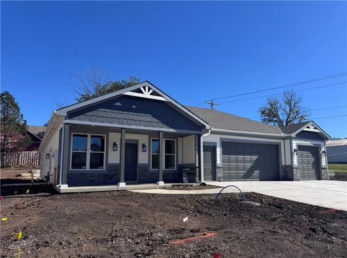 8675 Eagle Creek Drive, De Soto, KS, 66018 | Card Image