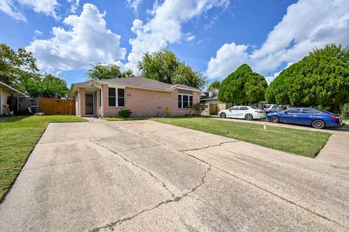 6715 Greenyard Dr, Houston, TX, 77086-1423 | Card Image