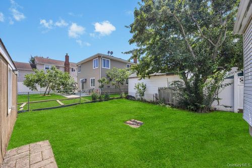 10 Dorothy Ct, Merrick, NY, 11566-4519 | Card Image