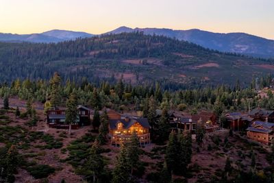 14800 Skislope Way, House other with 4 bedrooms, 3 bathrooms and null parking in Truckee CA | Image 3