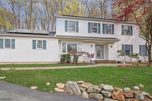 18 Cardinal Dr, Hackettstown, NJ, 07840-3019 | Card Image