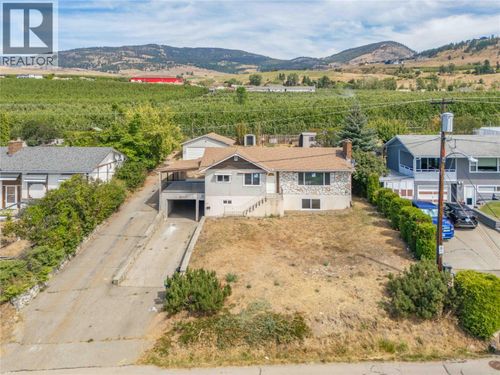 864 Mckenzie Rd, House with 2 bedrooms, 3 bathrooms and 2 parking in Kelowna BC | Card Image