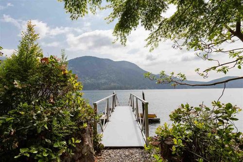 330 Sasamat Lane, North Vancouver, BC, V7G2S4 | Card Image