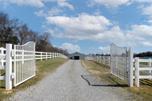 667 Frontier Rd, Sweetwater, TN, 37874-6423 | Card Image